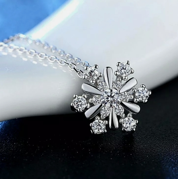 Silver Snowflake Zircon Pendant Necklace Clavicle Chain - Picture 4 of 4